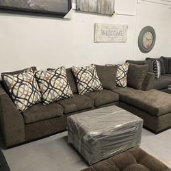 Brown Sectional With Designed Pillows ¡¡NEW IN STOCK!!