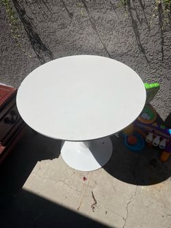 White Round Tulip Dining Table