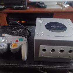NINTENDO PLATINUM GAMECUBE SYSTEM WITH US AND JAPANESE GAMES $1200 FINAL PRICE READ DESCRIPTION AND SEE 👀 ALL PICTURES 