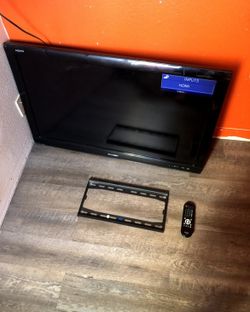 Used 40 inch sharp TV $75