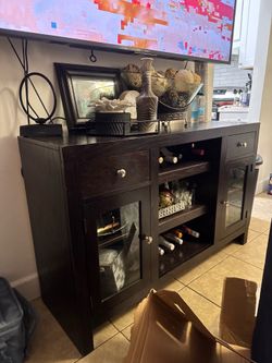 Home bar cabinet