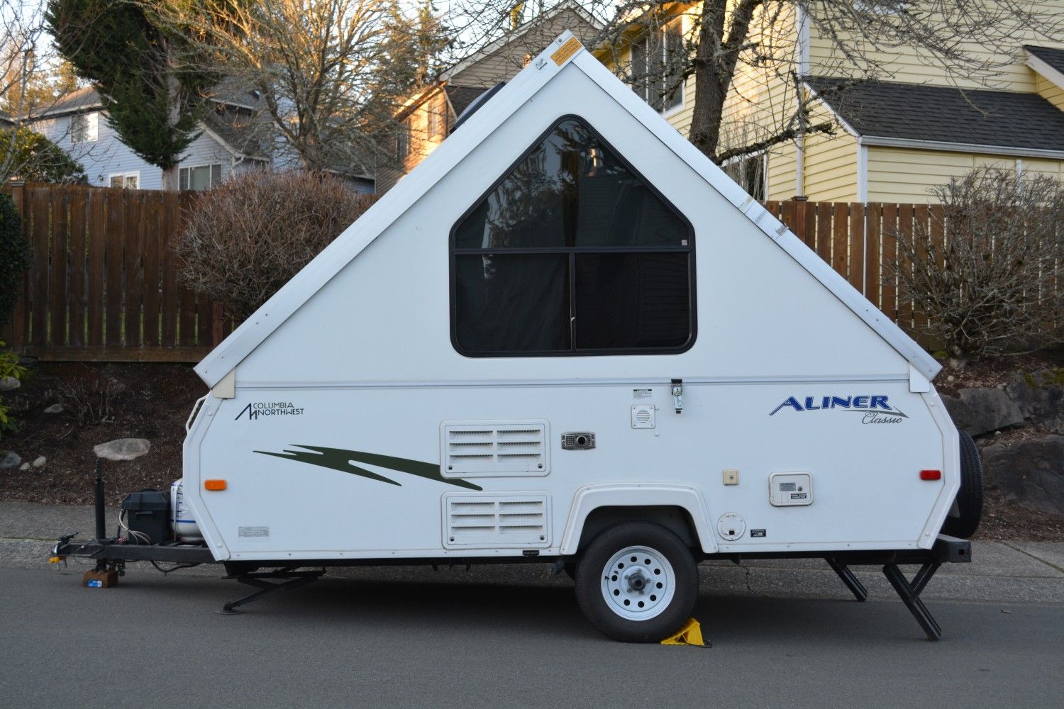 2009 Aliner Classic Pop-up Hard-sided Camper Trailer
