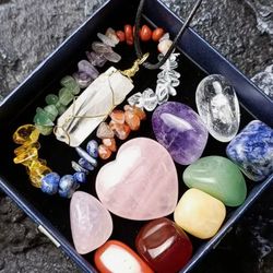 Various Sizes Of Chakra Crystals And Bracelet 