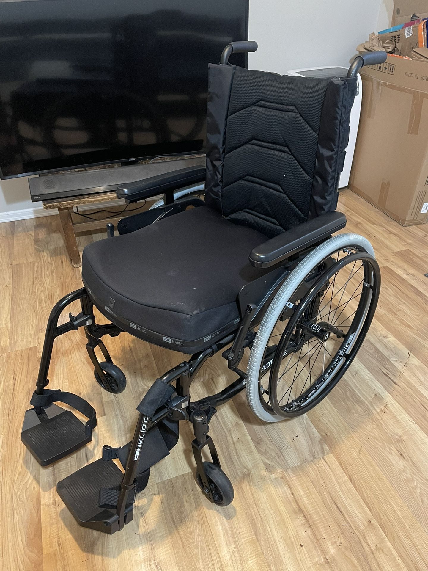 Motion Composites Helio C2 (HD?) Light-Weight Carbon Fiber Wheelchair