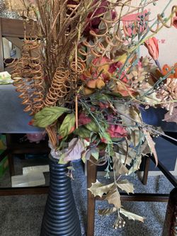 Black Vase with flower decoration