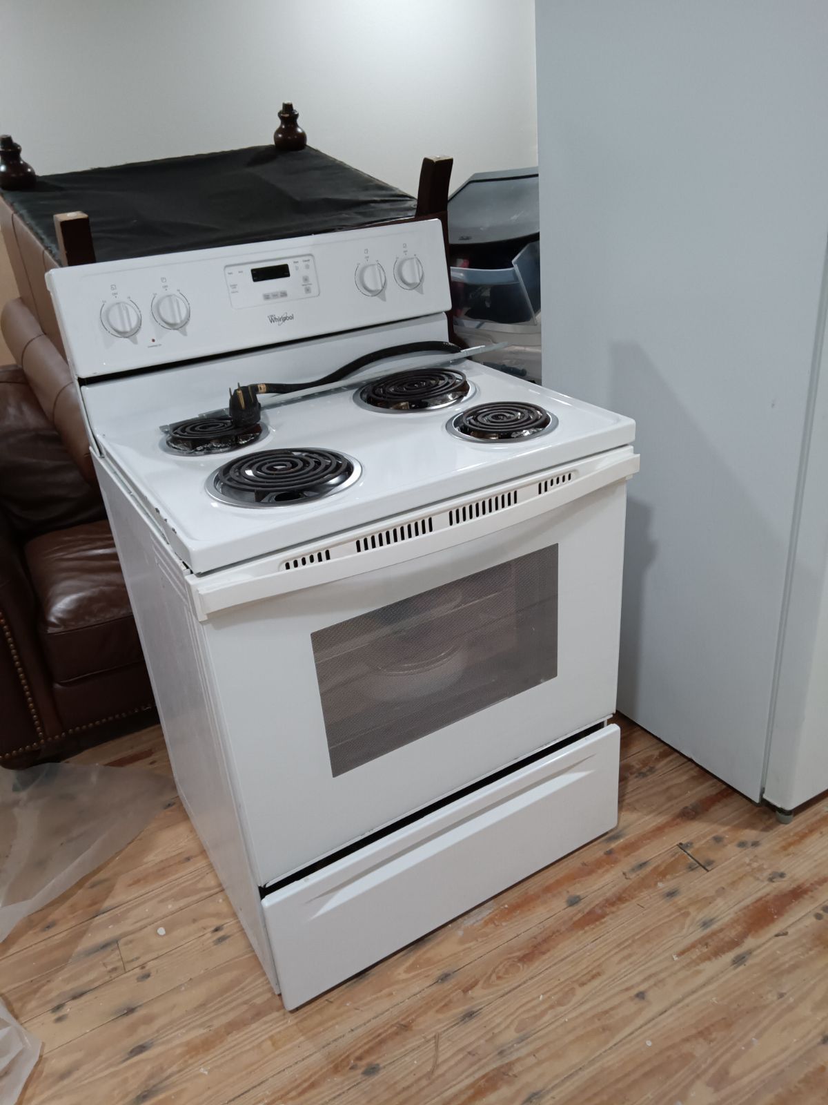Electric Stove and Over Hood Microwave 