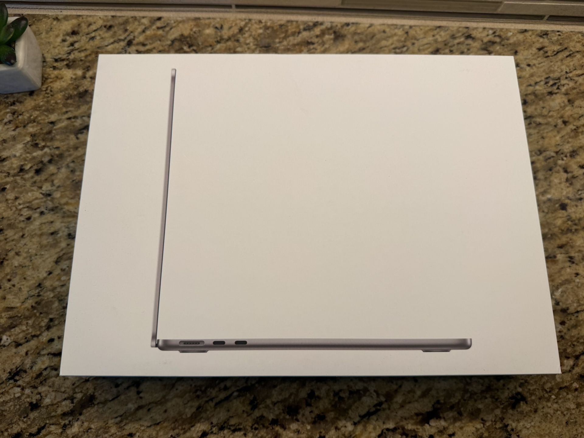 Apple 2024 Macbook Air 13" 8C CPU 10C GPU 24GB RAM 512GB SSD Space Grey NEW