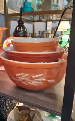 Vintage Pyrex Autumn Harvest bowl set- Located in Shelton