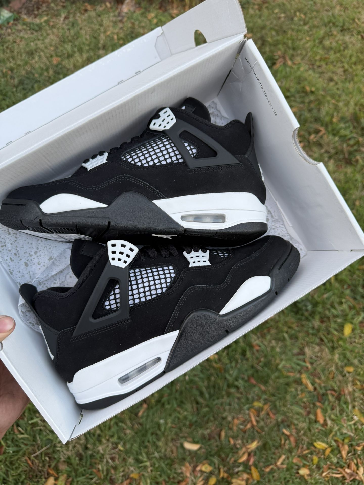 Jordan 4 White Thunder Size 9 Brand New 