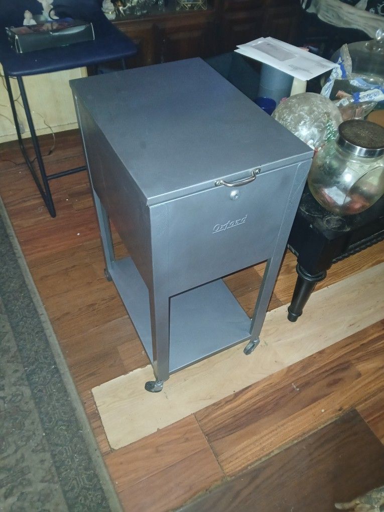 Oxford Metal Filing Cabinet With Shelf On Bottom And With Wheels Needs A New LOCK