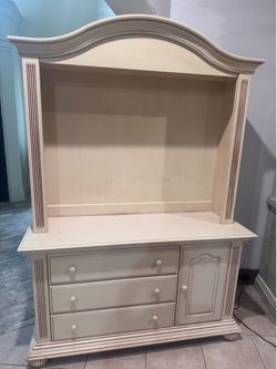 Munire Dresser