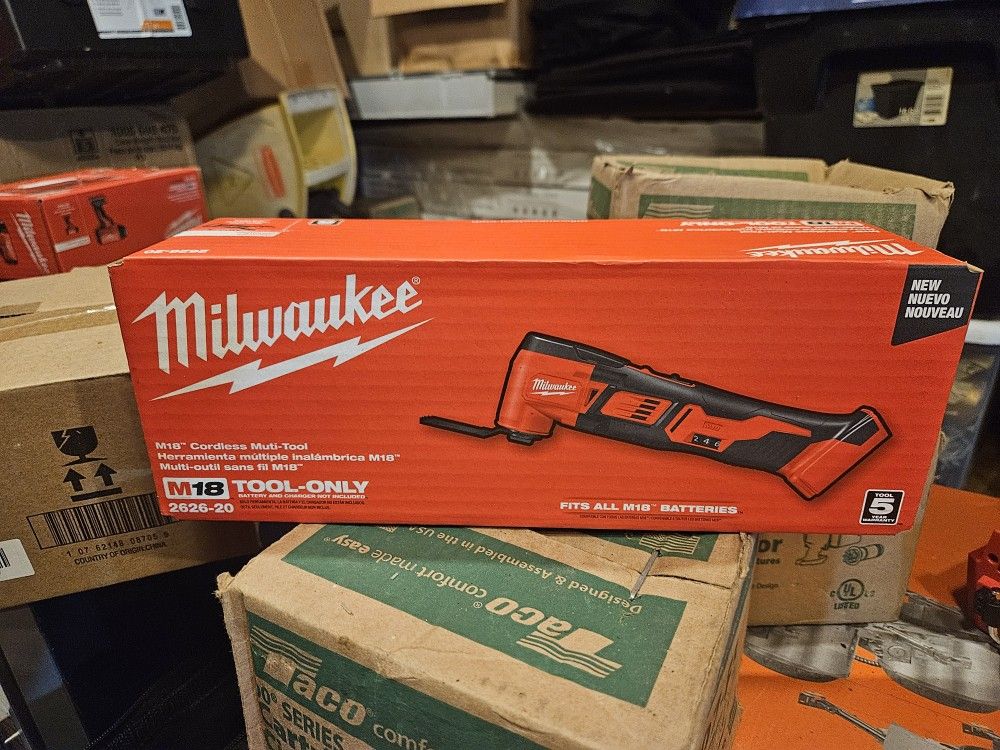 M18 Oscillating Multi-Tool (Tool-Only Firm 100)