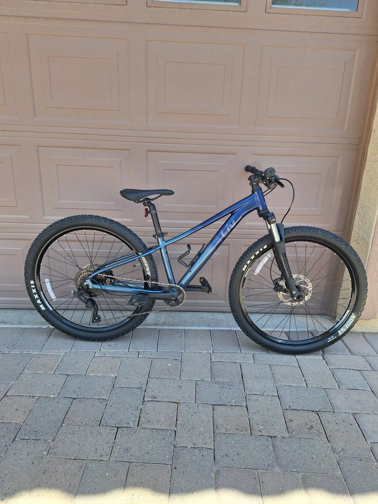 GIANT TEMPT LIV 2 MOUNTAIN BIKE 27.5 INCH 1 X 9 SPEED LIKE NEW( CHECK MY OTHER BIKES)