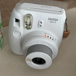 Polaroid Mini 9 Camera