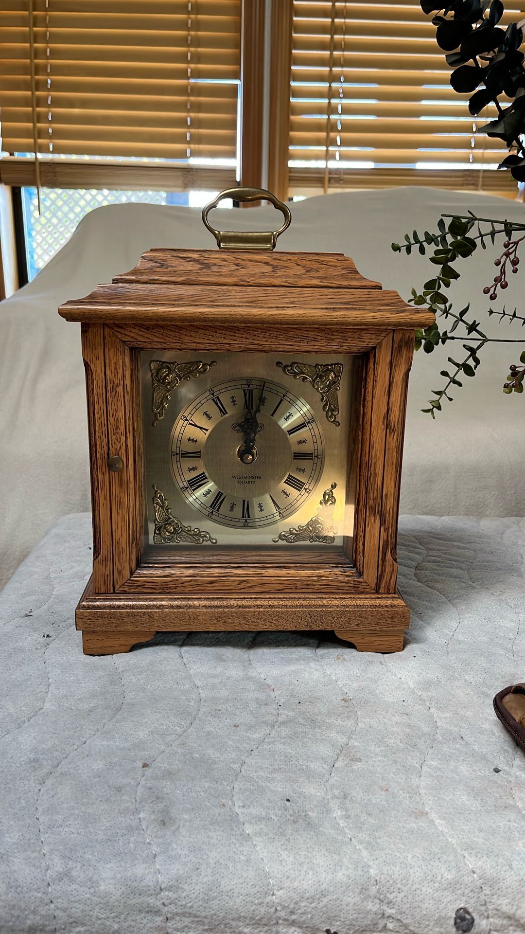 Clock Westminster beautiful oak case Runs very well