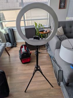 Free! tripod mounted ring light