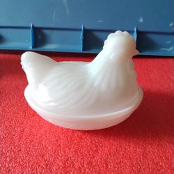 Vintage Milk Glass Miniature Hen