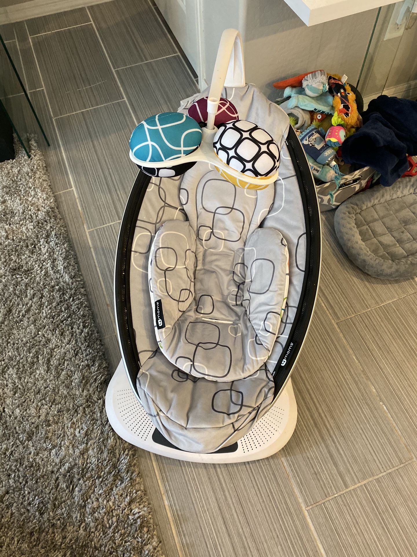 4moms mamaRoo 4 baby swing, high-tech baby rocker, Bluetooth enabled – soft, plush fabric with 5 unique motions