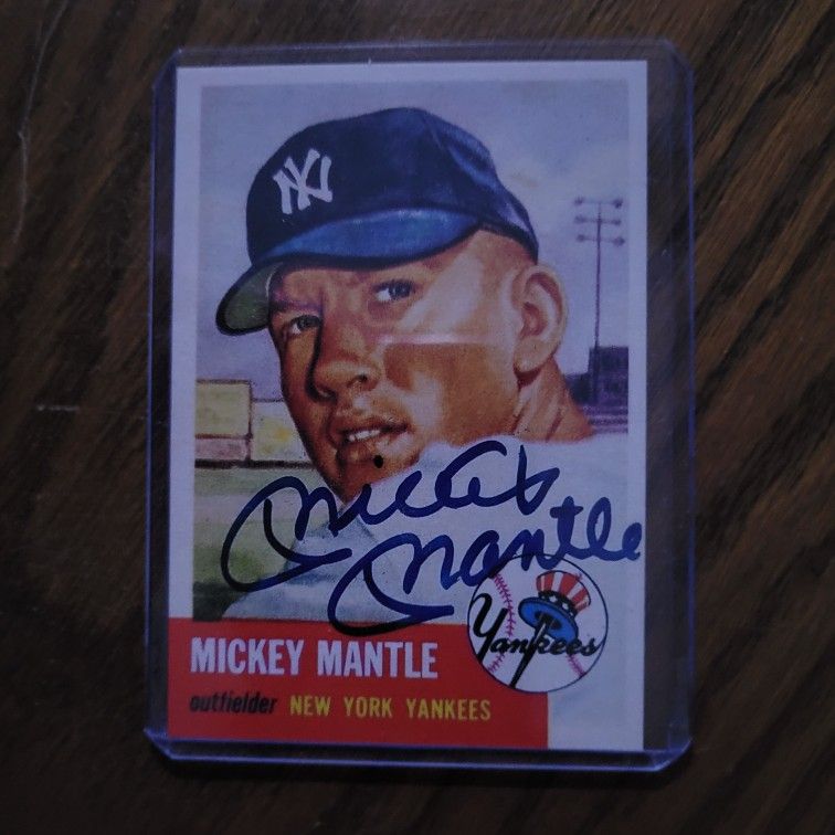 1952 TOPPS #82 MICKEY MANTLE SIGNED CARD-MINT