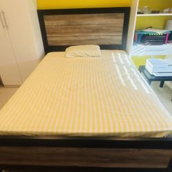 Wooden metal Queen bed with matress