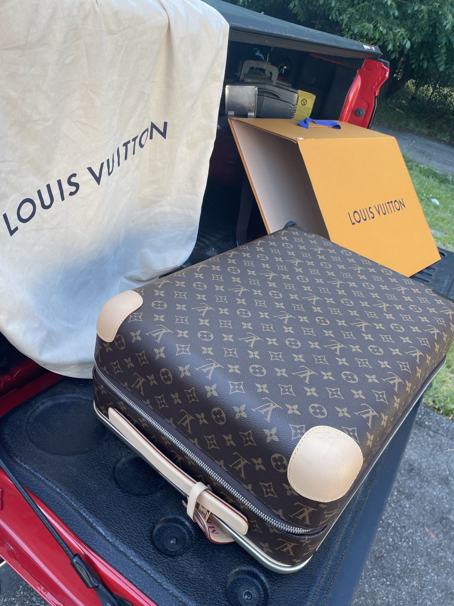 Louis Vuitton, Horizon 55, Monogram Canvas, 15 x 21.7 x 8.3 inches