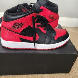 Jordan 1 Mid Banned