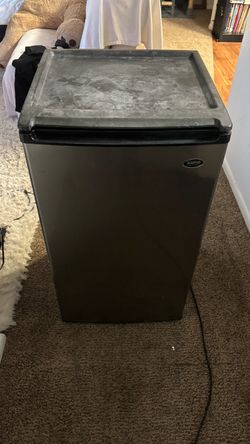 Sanyo Mini Fridge Compact Refrigerator