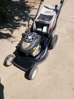 Craftsman self propelled lawn mower with bag.