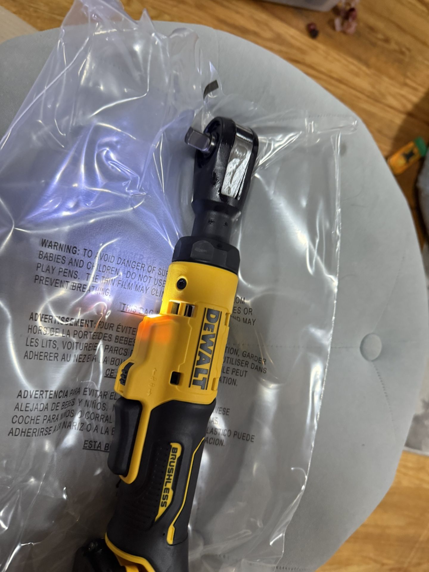 12V MAX* Trinquete inalámbrico