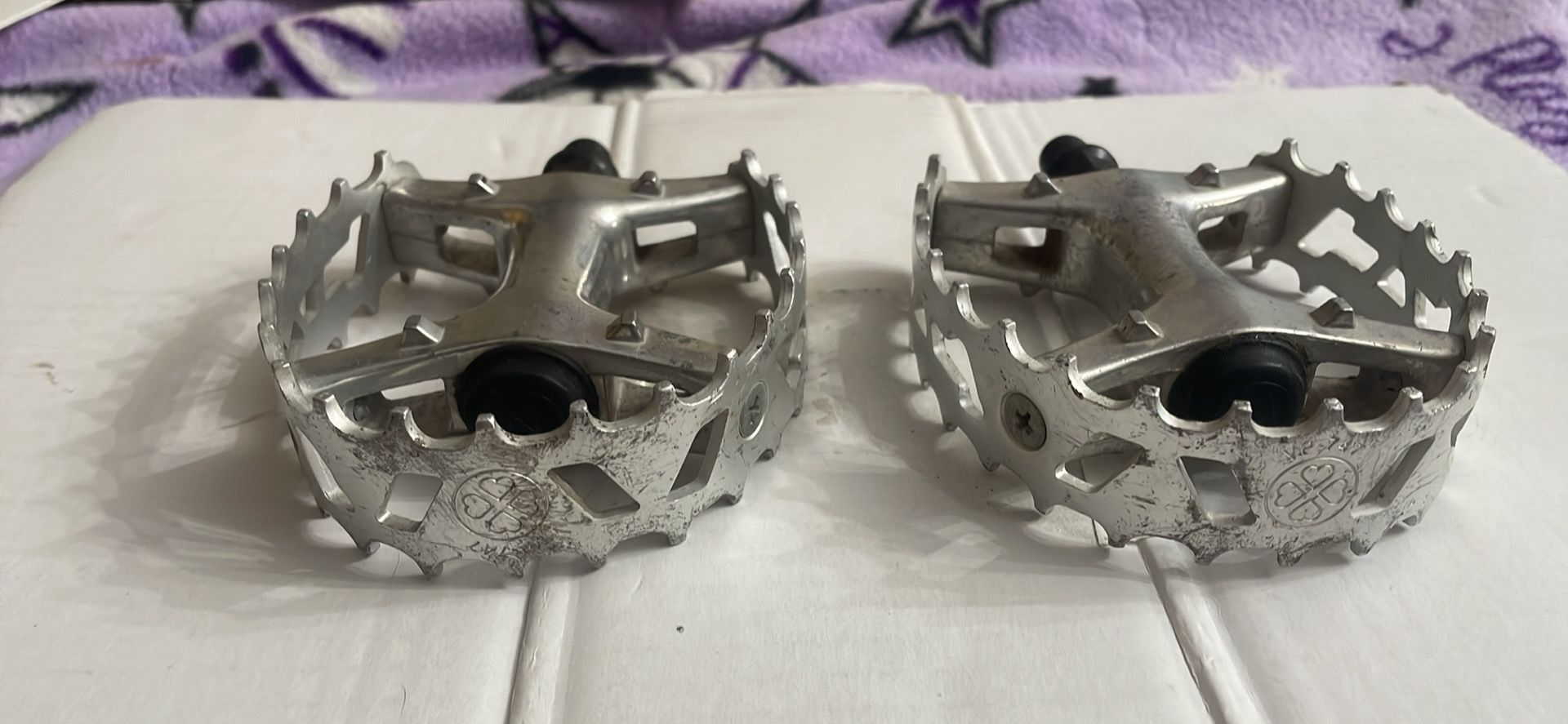 Victor Old School BMX Pedals VP-747 VP 1/2 in Beartrap Vintage Silve Clover Logo