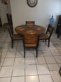 Round Table 48 Inches And Chairs