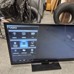 VISIO M470SL 47 Inch 120 Hz Edge Lit Razor LCD HDTV 