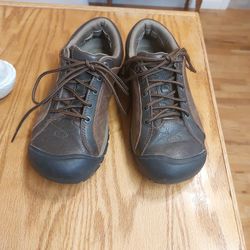Women's Keens 8.5