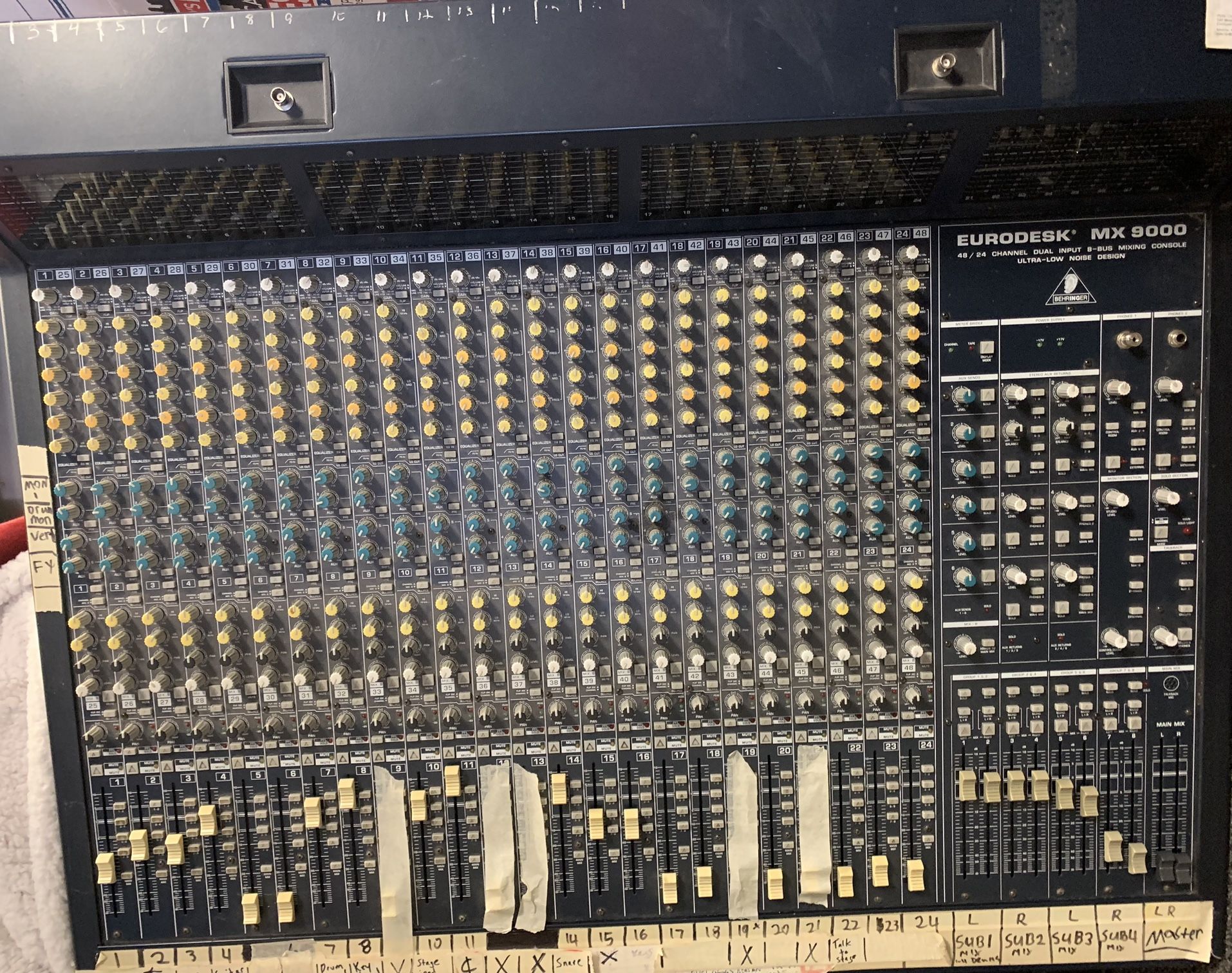 Behringer Eurodesk MX9000 Mixer Sound Board - Read Description
