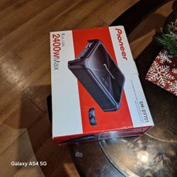 Piooner amplifier 2500 watts new 