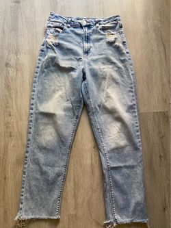 American Eagle High Rise Curvy Mom Jeans Light Acid Wash Distressed Denim Size 8