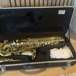 Saxophone With Cadê