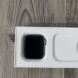 Apple Watch SE (2nd Gen) 44mm Star Alu Star Sp M/L GPS