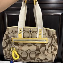 Coach Daisy Tote 🌼