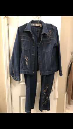 THIS GORGEOUS JEAN PANT SUIT SIZE EXTRA LARGE BY ERICKA ONLY 17.00 PERFECT FOR WORK OR PLAY REDUCED 10.00