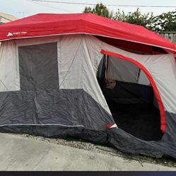 8-person instant cabin tent nerda de campal esta Pinstantanea fara Used   there are a few small holes at the top of the tent but with the rain fly you