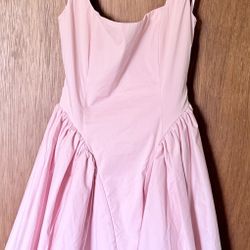 Women’s pink fit-and-flare dress. Cute and feminine style, perfect for casual or special occasions.