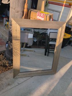 Wall mirror