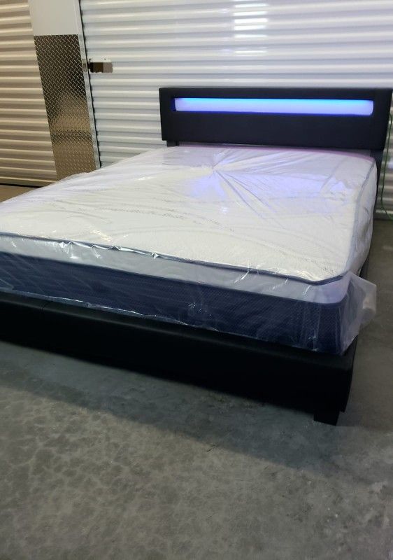 NEW QUEEN PILLOW TOP MATTRESS and BOX SPRING. Bed frame not included 👍