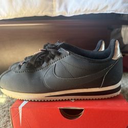 Women Nike Cortez’s - vintage classic