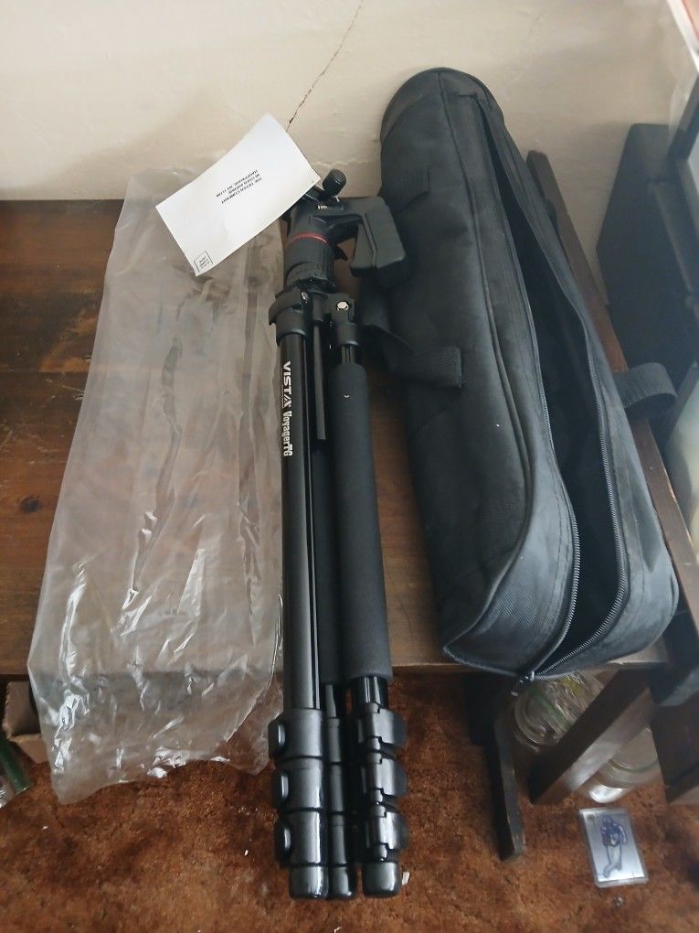 Davis & Sanford Voyager TG 4-Section Aluminum Tripod with TriggerGrip Ball Head