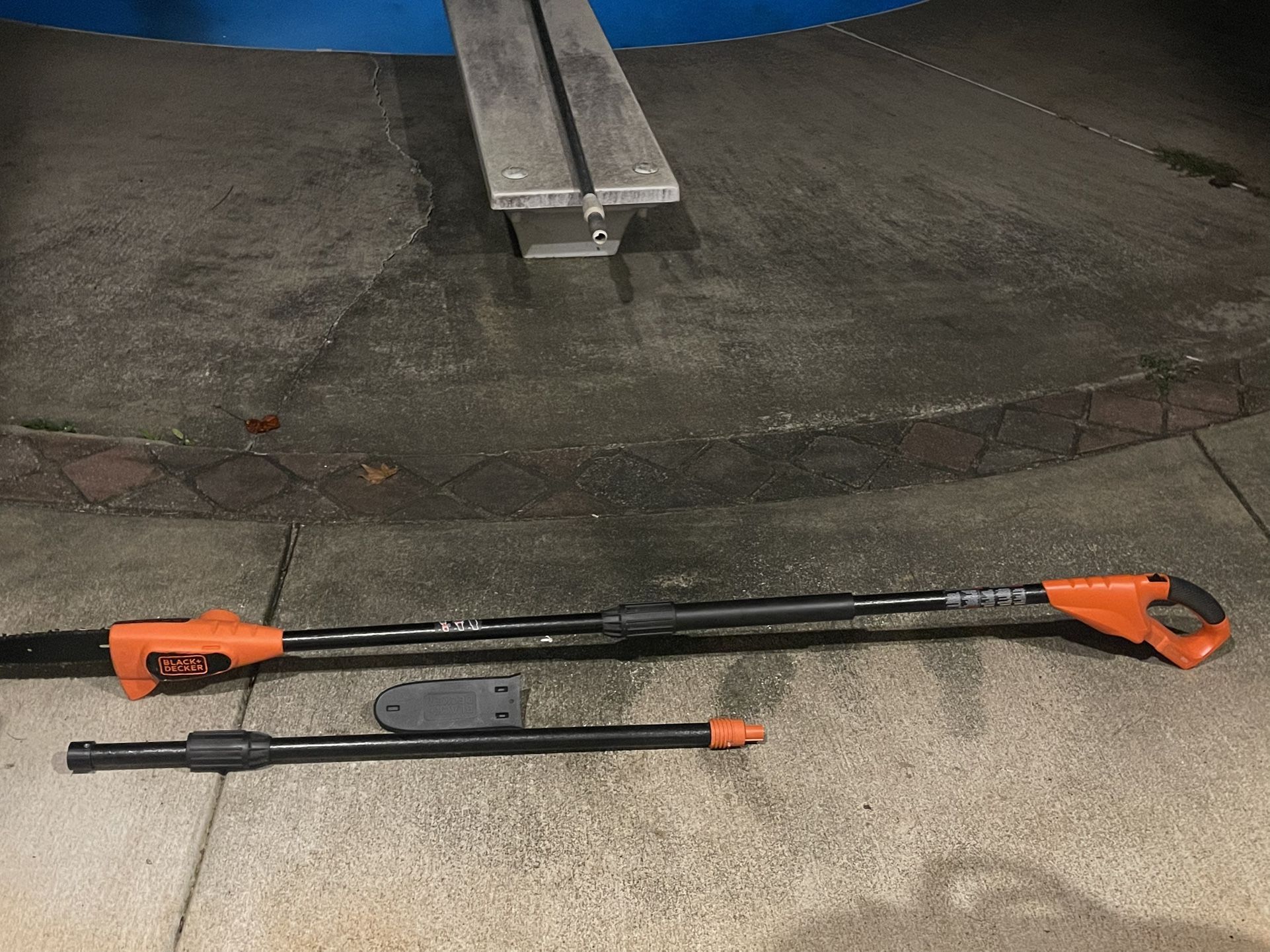 Pole Saw (needs Battery And Charger)
