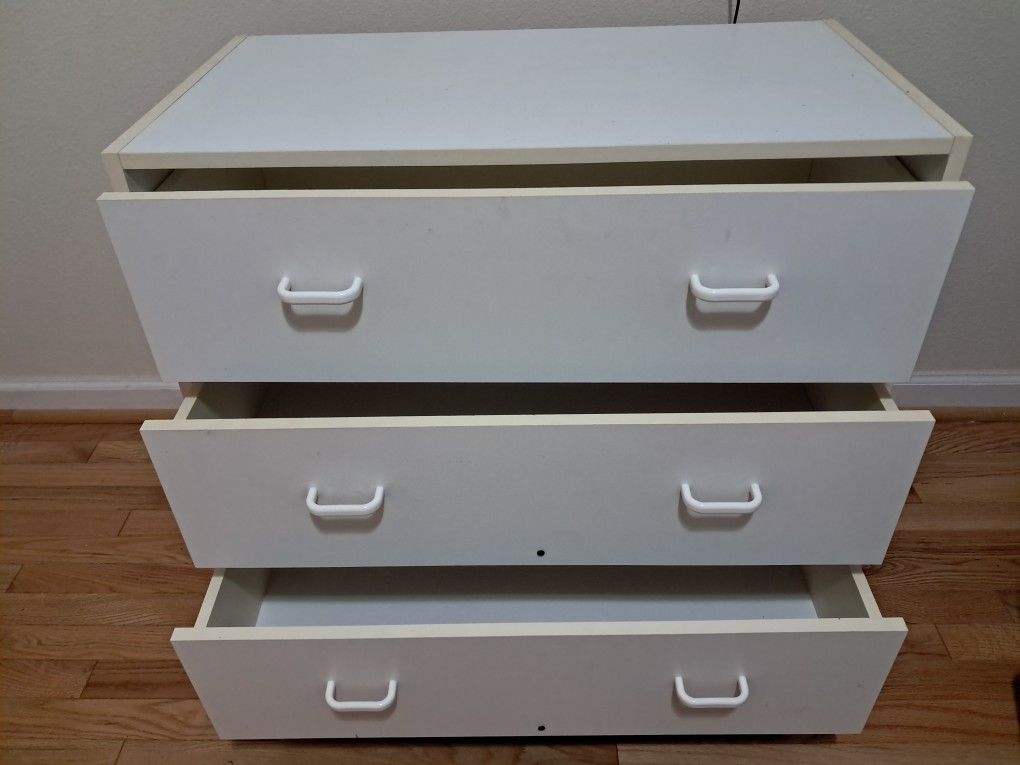 FREE 3 Drawer Dresser