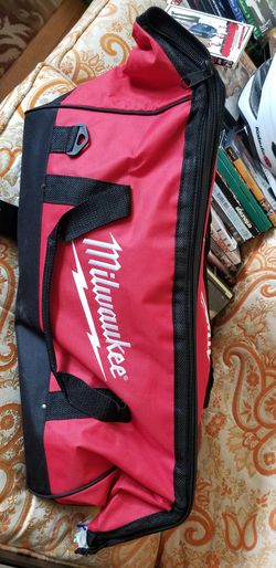 NEW Milwaukee extra large 18 in x 12 tool bag