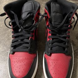 Bred Jordan 1 Mids Size 11